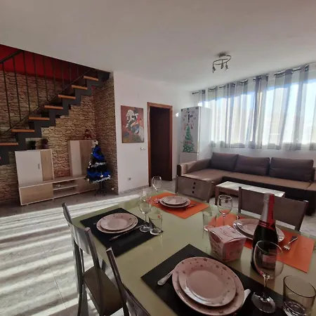 Un Atico Duplex Con Terraza Grande Al Lado Del Mar Lägenhet
